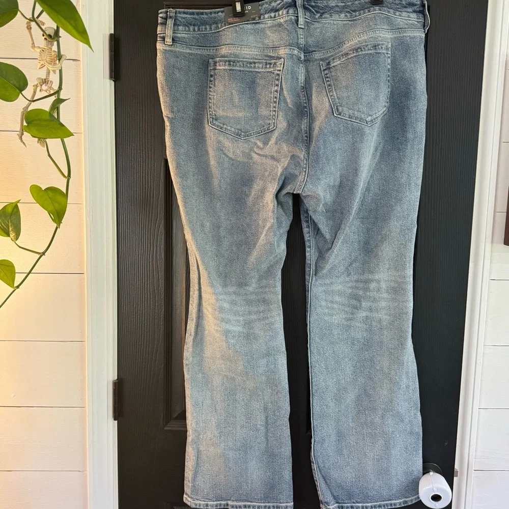Perfect Slim Boot Classic Denim Mid-Rise Jean in “Laurel Canyon” 20Short - Picture 6 of 6